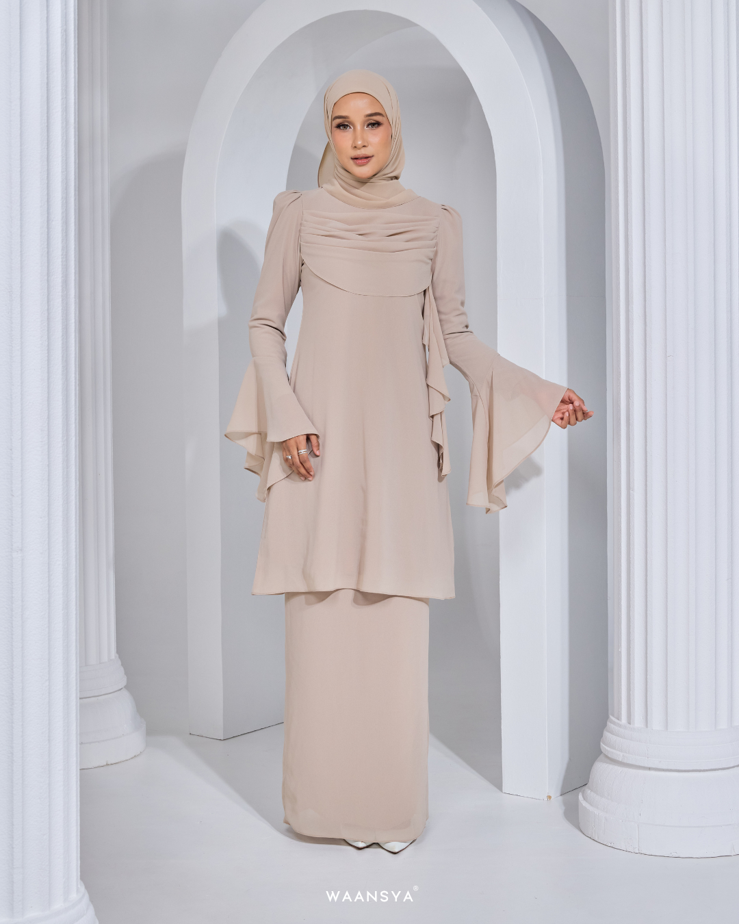 ANGGUN KURUNG IN NUDE