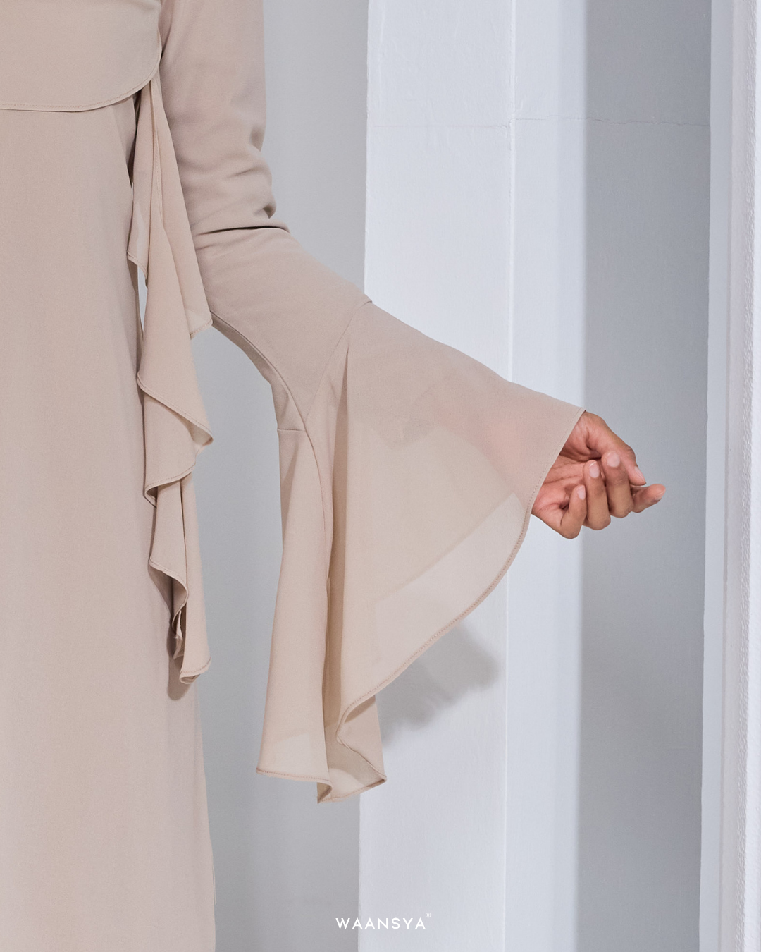 ANGGUN KURUNG IN NUDE