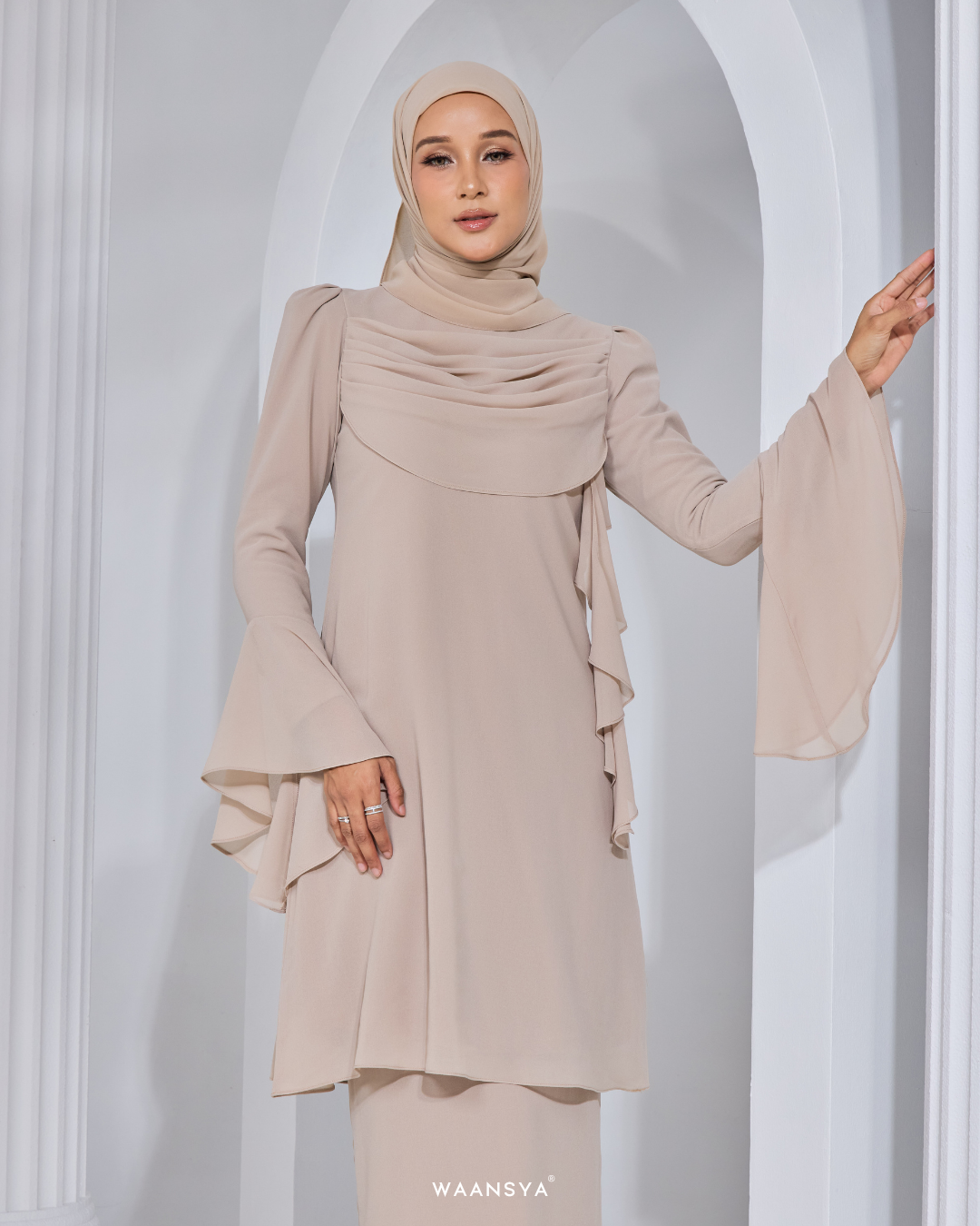 ANGGUN KURUNG IN NUDE