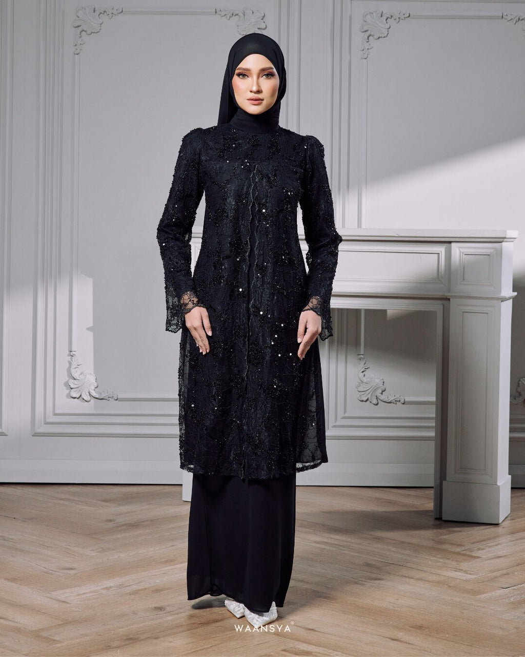 IZARA KURUNG IN BLACK