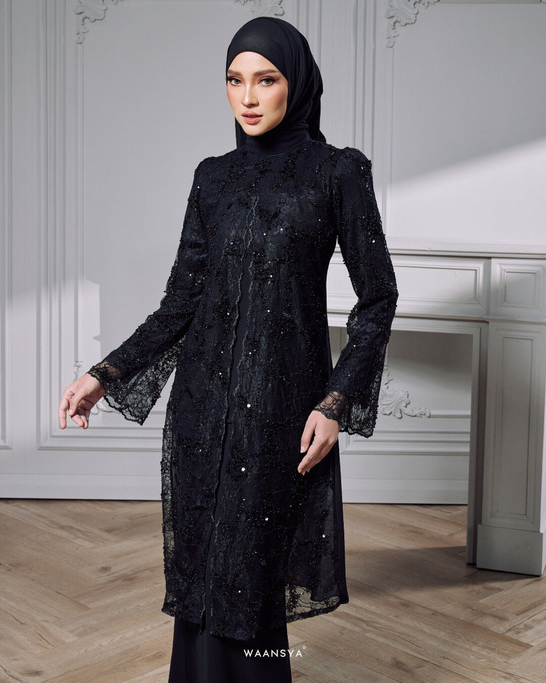 IZARA KURUNG IN BLACK
