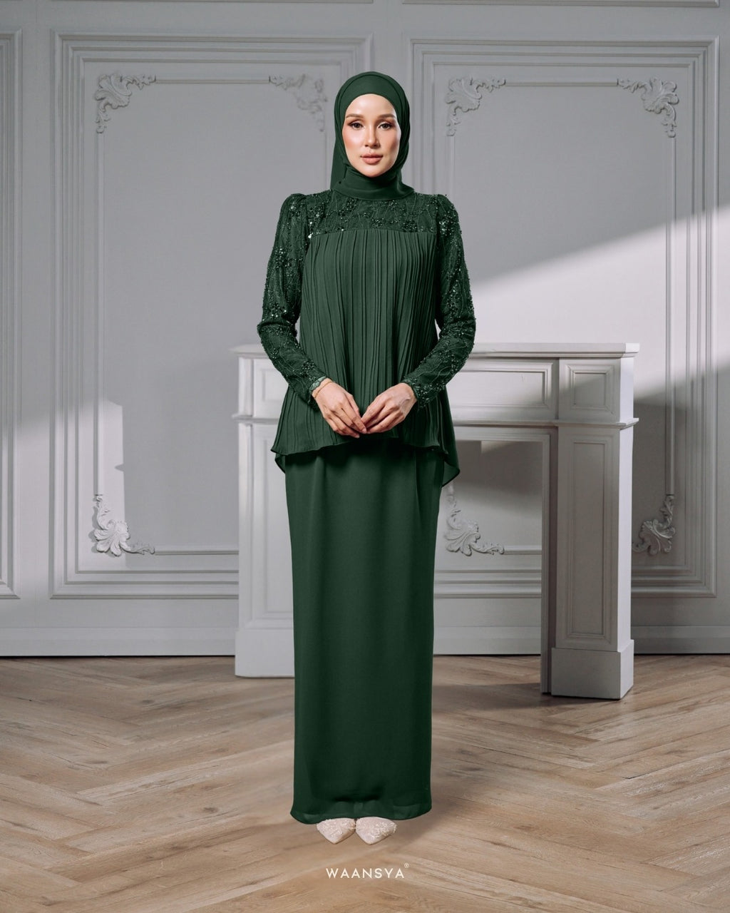PRE-ORDER JULIA KURUNG IN EMERALD GREEN