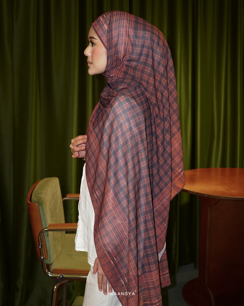 PLAID-KAT PRINTED CHIFFON SHAWL IN GULA MELAKA