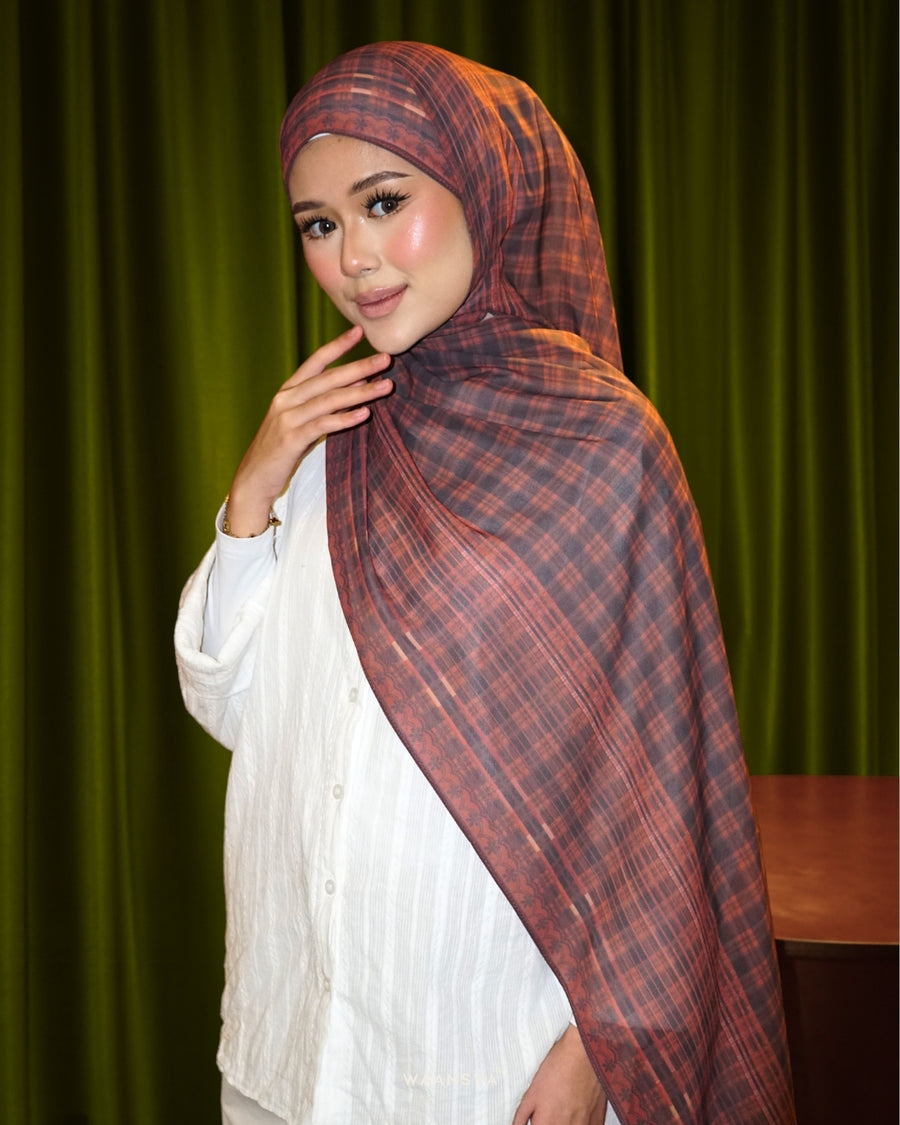 PLAID-KAT PRINTED CHIFFON SHAWL IN GULA MELAKA