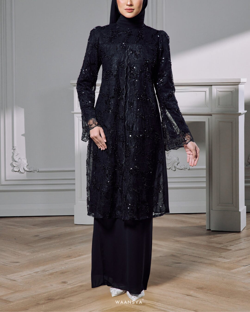 IZARA KURUNG IN BLACK