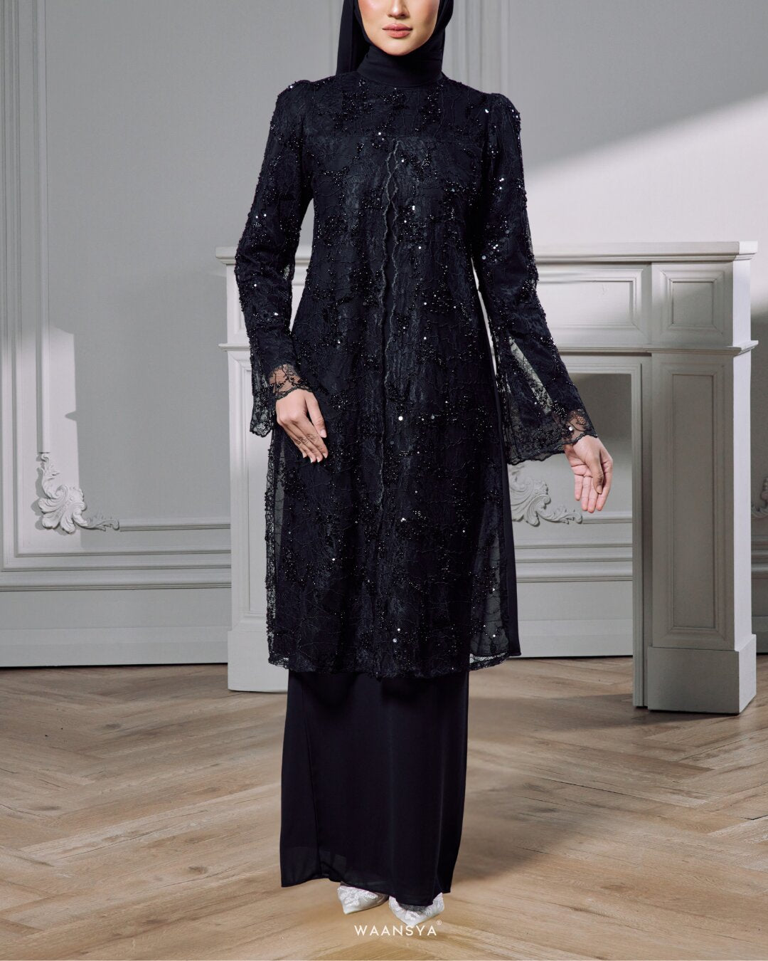 IZARA KURUNG IN BLACK